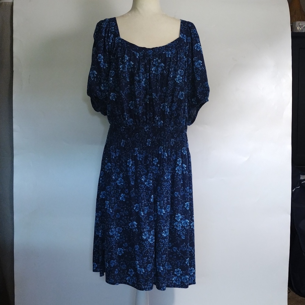 OLD NAVY 3X WOMENS PUFFED SLEEVE
DRESS / ROUNDED NECK - Picture 2 of 9
